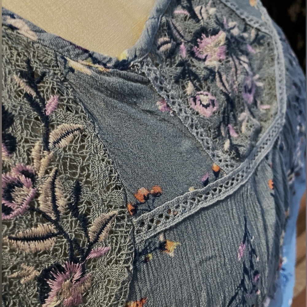 Floral Embroidered Blue Sleeveless Top Large L flowers lace boho pretty - Picture 4 of 6